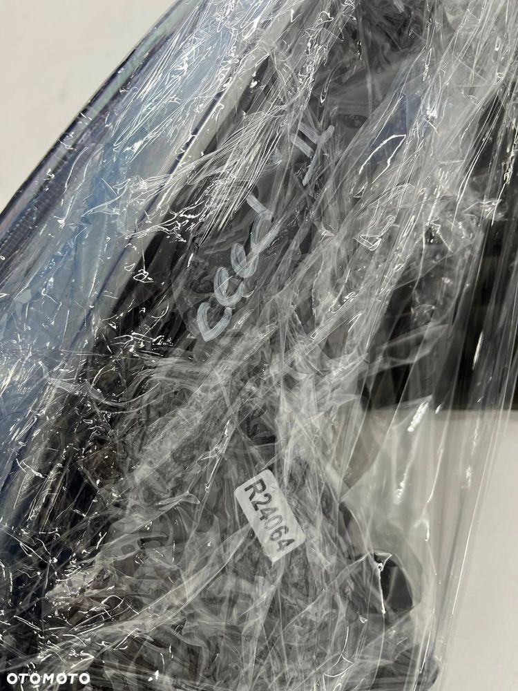 Lampa reflektor Kia Ceed II 2 Proceed 2 II 12-18r. prawa przednia soczewka + pasek LED prawy przód E - 19