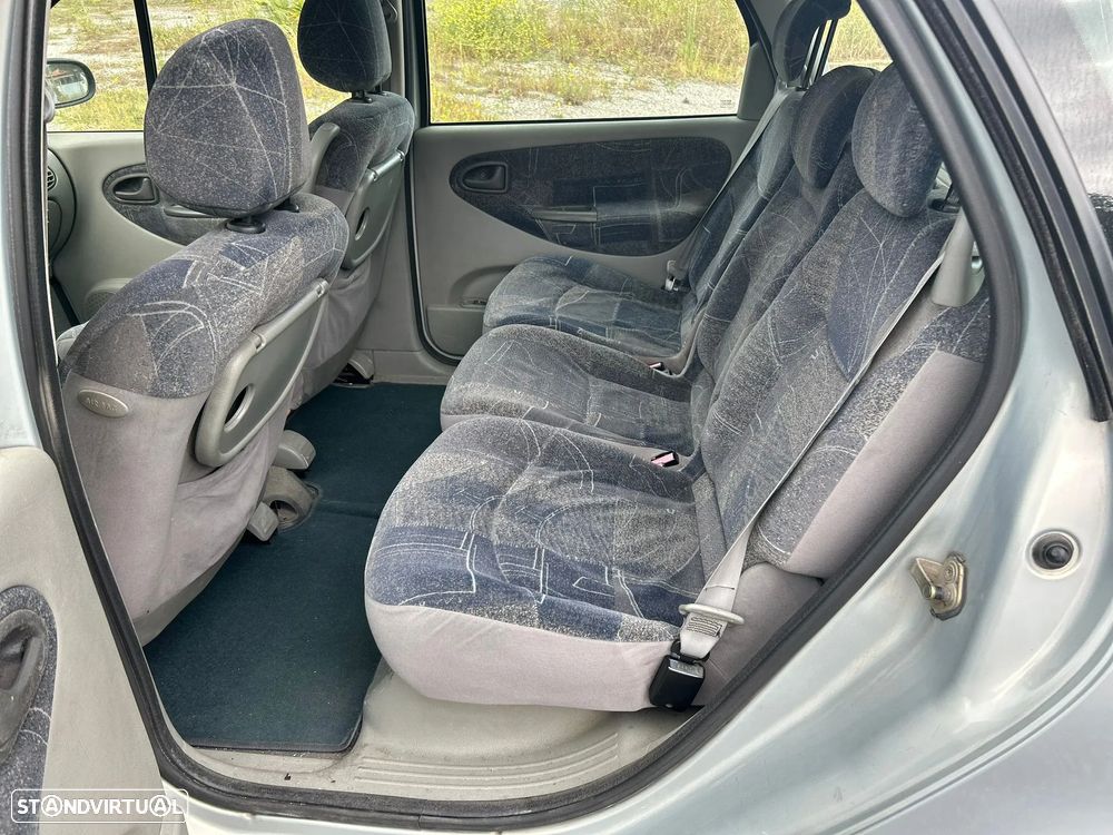 Renault Scénic 1.4 16V - 11