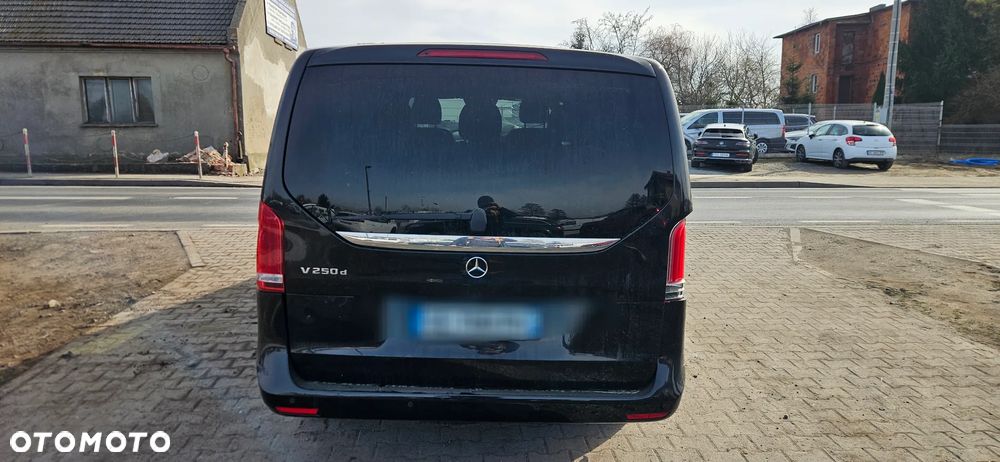 Mercedes-Benz Klasa V - 1