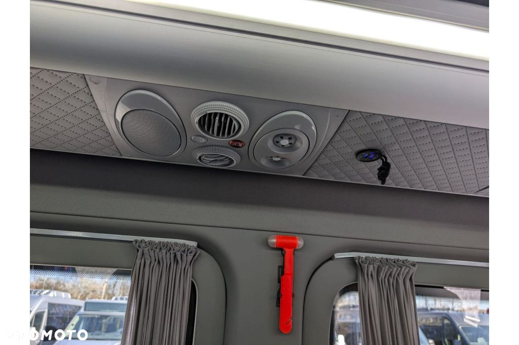 Mercedes-Benz Sprinter 517 - 19