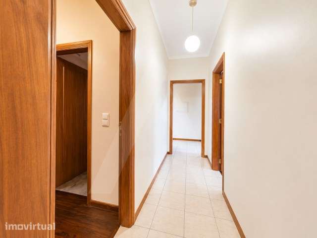 Apartamento T2 com terraço e garagem na Mamarrosa - Grande imagem: 3/15