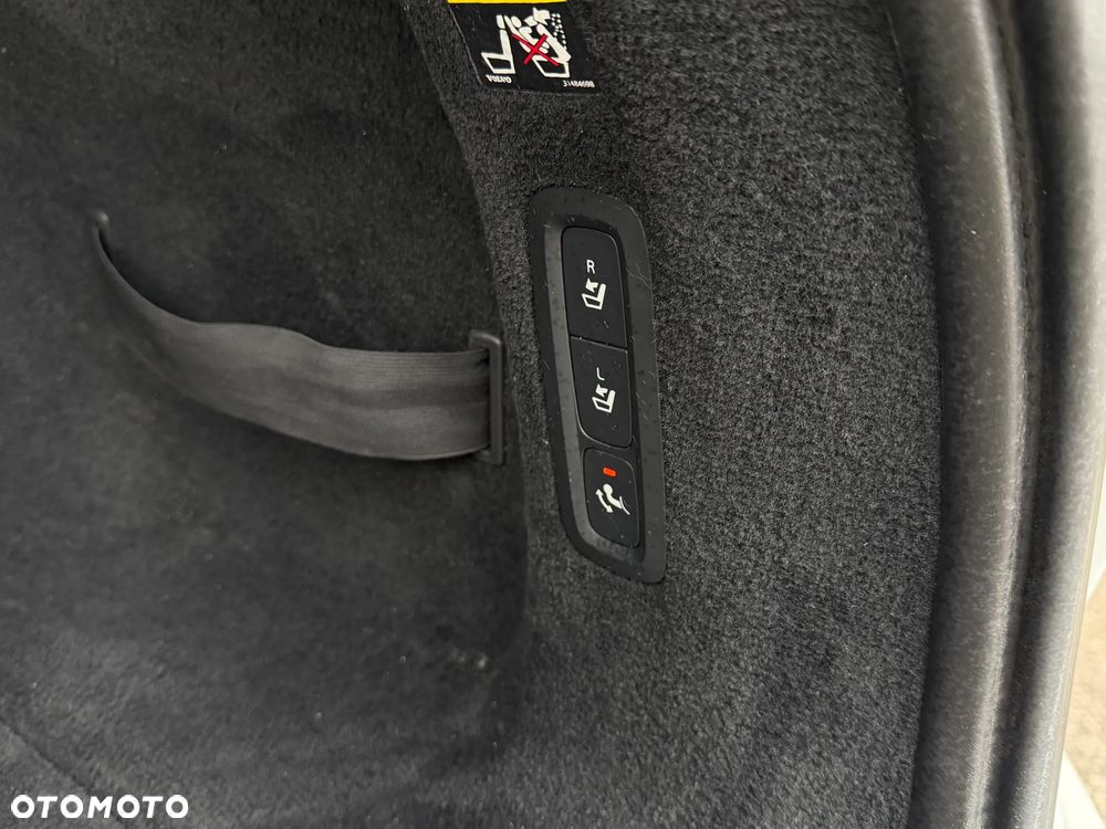 Volvo V90 Cross Country D5 AWD Pro - 36