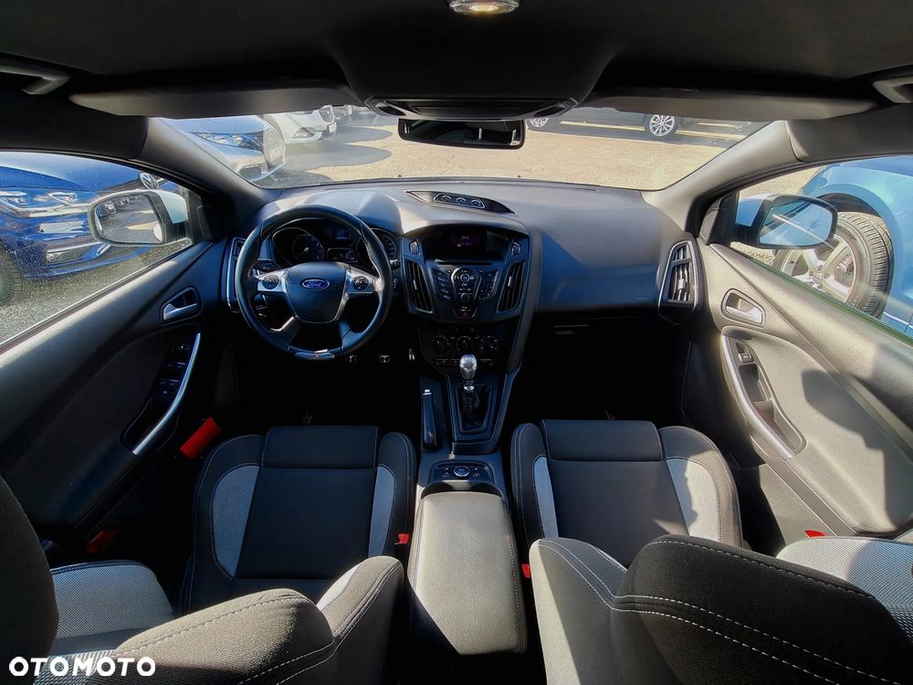 Ford Focus 2.0 EcoBoost ST - 10