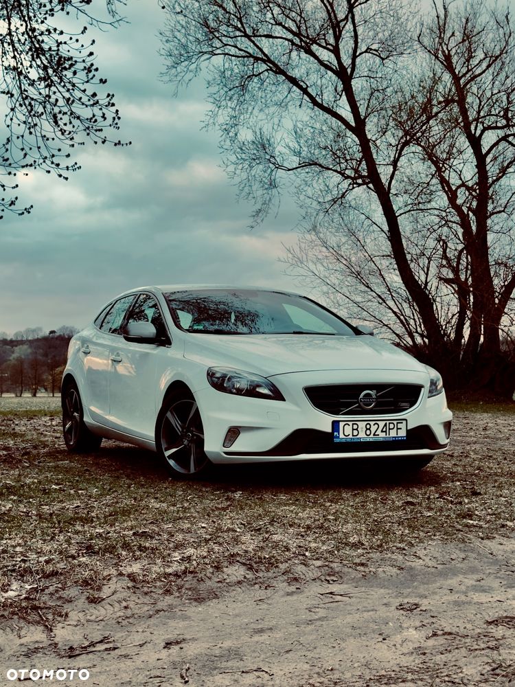 Volvo V40 D2 R-Design - 3