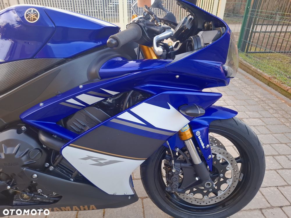Yamaha R1 - 5