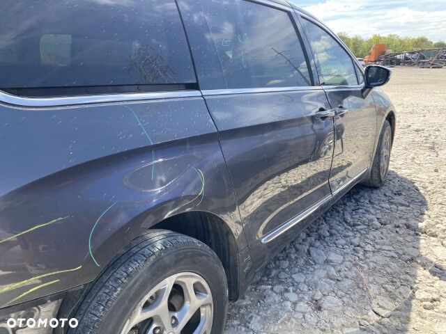 Chrysler Pacifica - 16