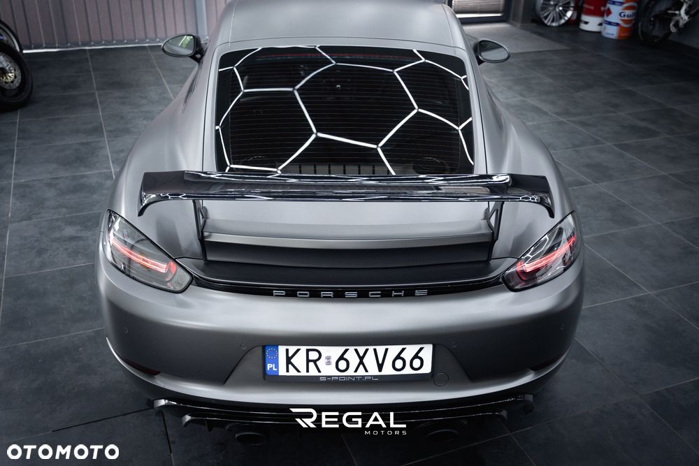 Porsche 718 Cayman - 11