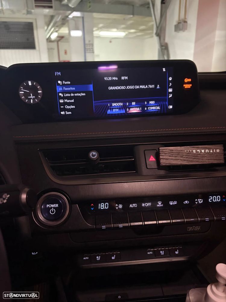 Lexus UX 250h Luxury - 6