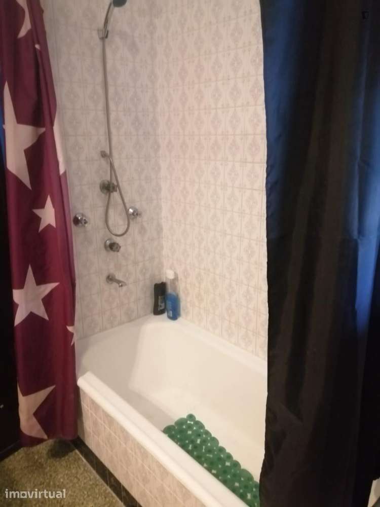 Quarto - localizado em Lisbon - Grande imagem: 5/5