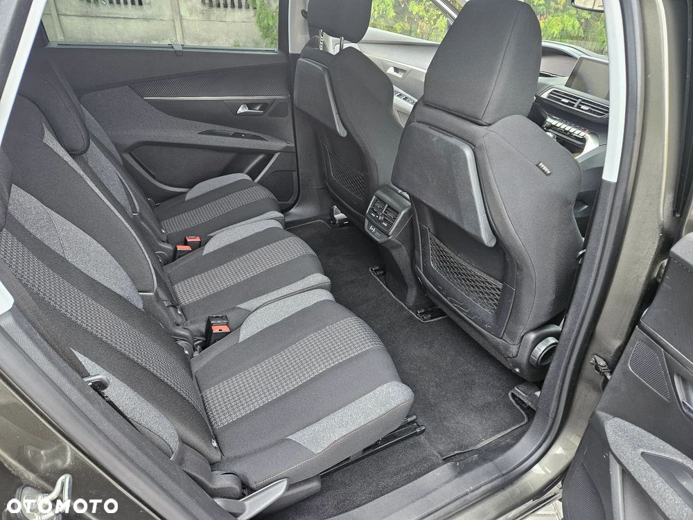 Peugeot 5008 - 8