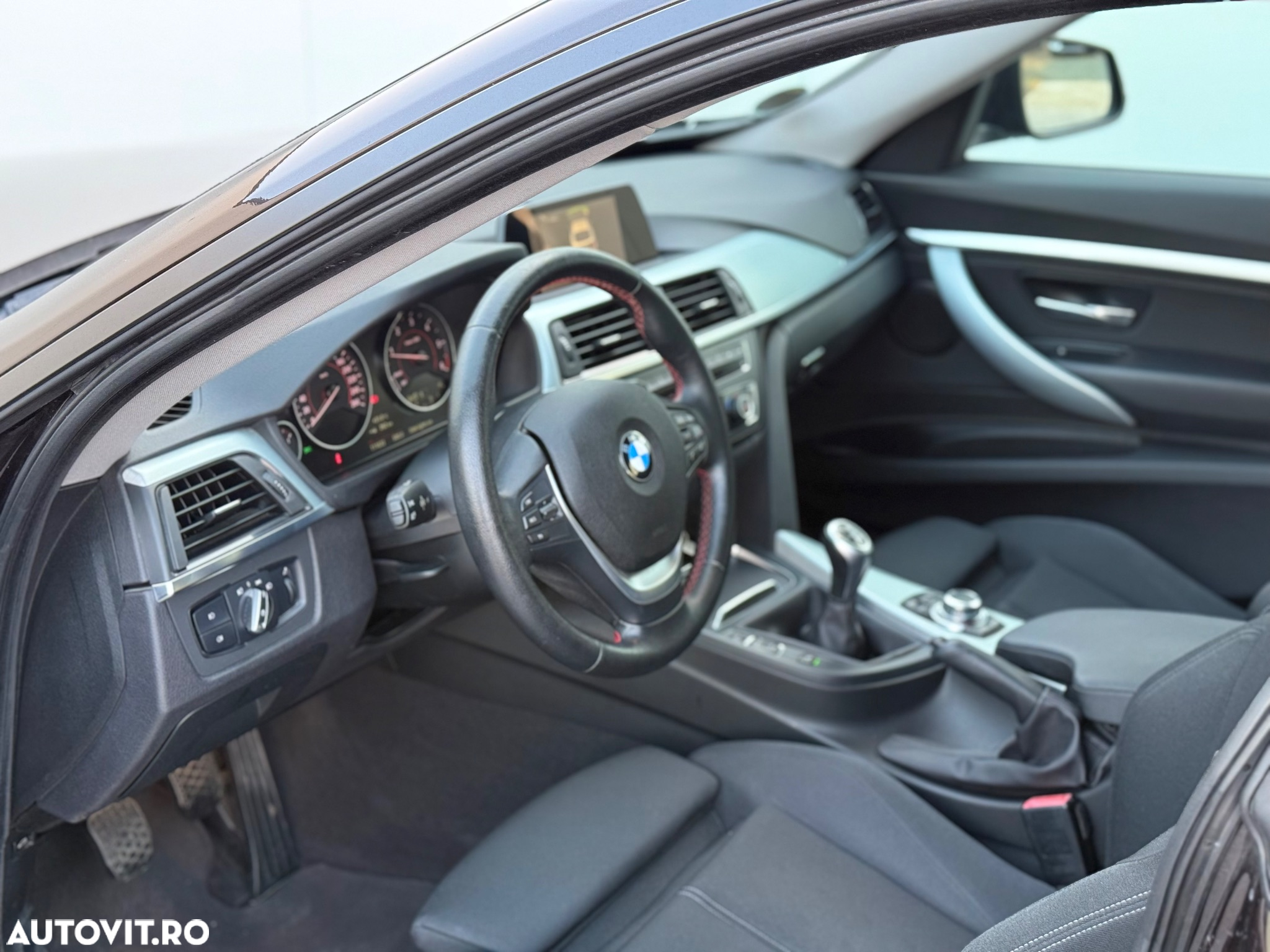 BMW Seria 3 320d Sport Line - 14
