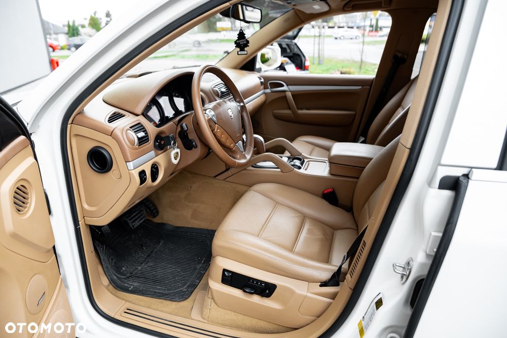 Porsche Cayenne - 16