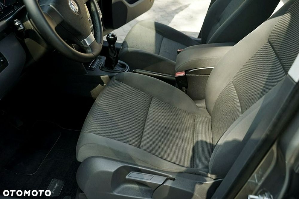 Volkswagen Touran - 16