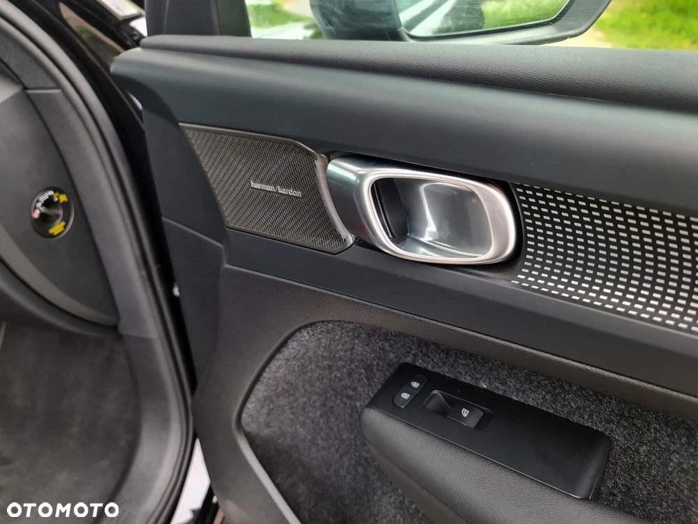 Volvo XC 40 B3 B DKG Ultra Black Edition - 18