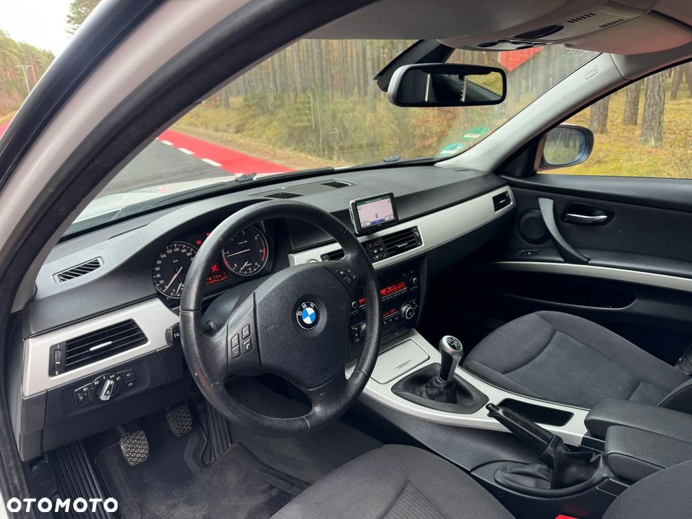 BMW Seria 3 318d DPF - 8