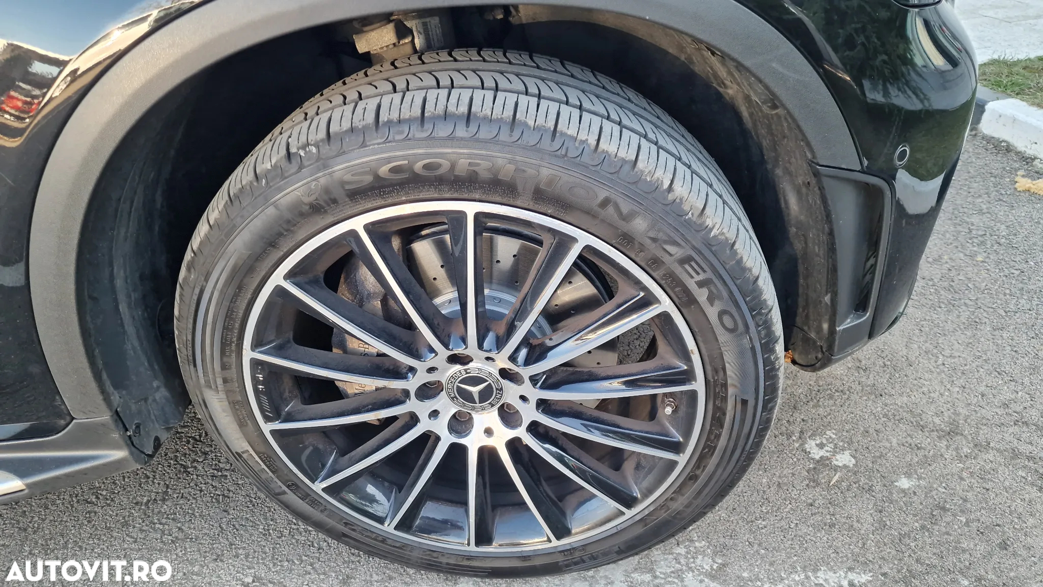 Mercedes-Benz GLC 300 d 4Matic 9G-TRONIC AMG Line Plus - 35