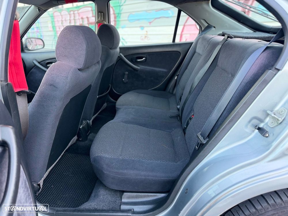 Honda Civic 1.4i - 10