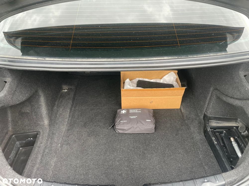 BMW Seria 3 318d DPF Edition Sport - 18