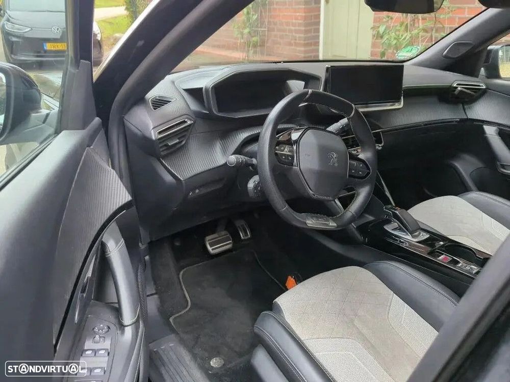 Peugeot e-2008 50 kWh GT - 9