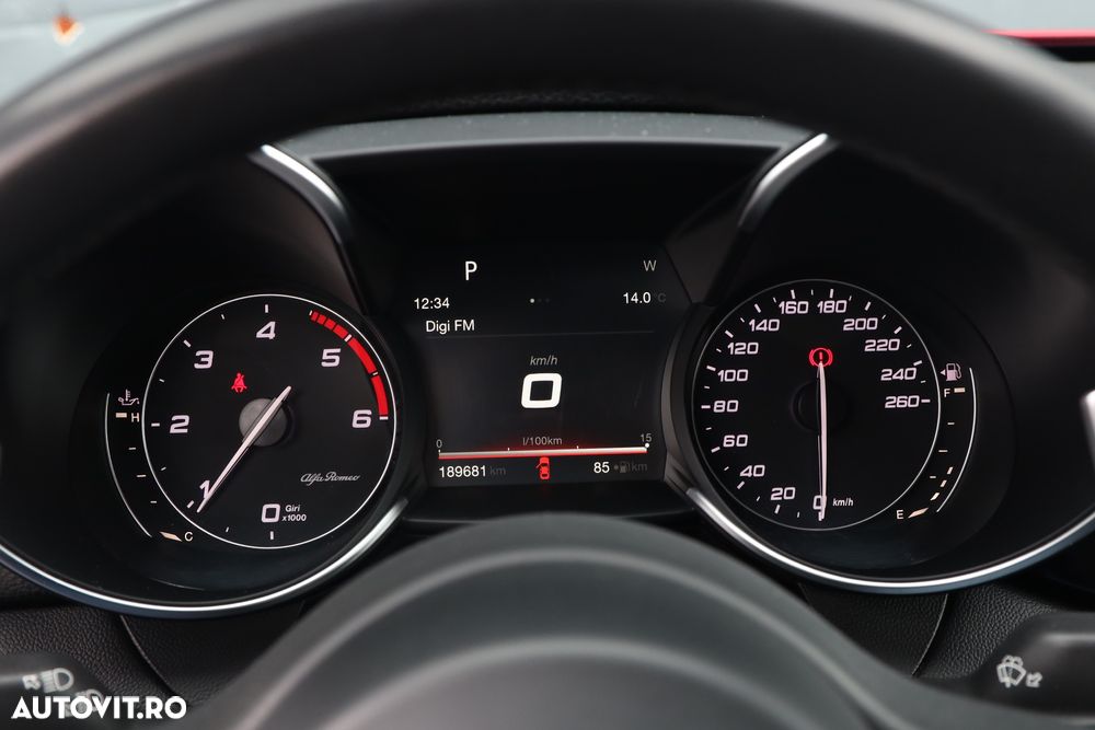 Alfa Romeo Giulia 2.2 AT8-Q4 Veloce - 19