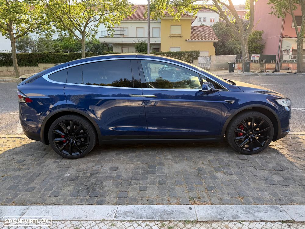 Tesla Model X - 4