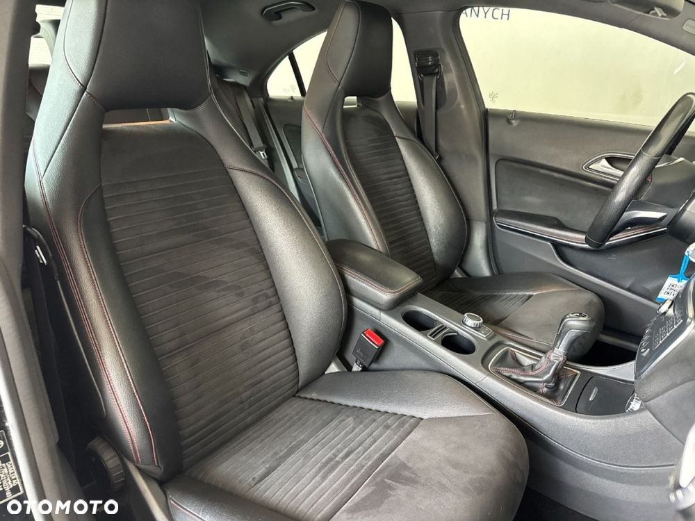 Mercedes-Benz CLA 180 AMG Line - 21