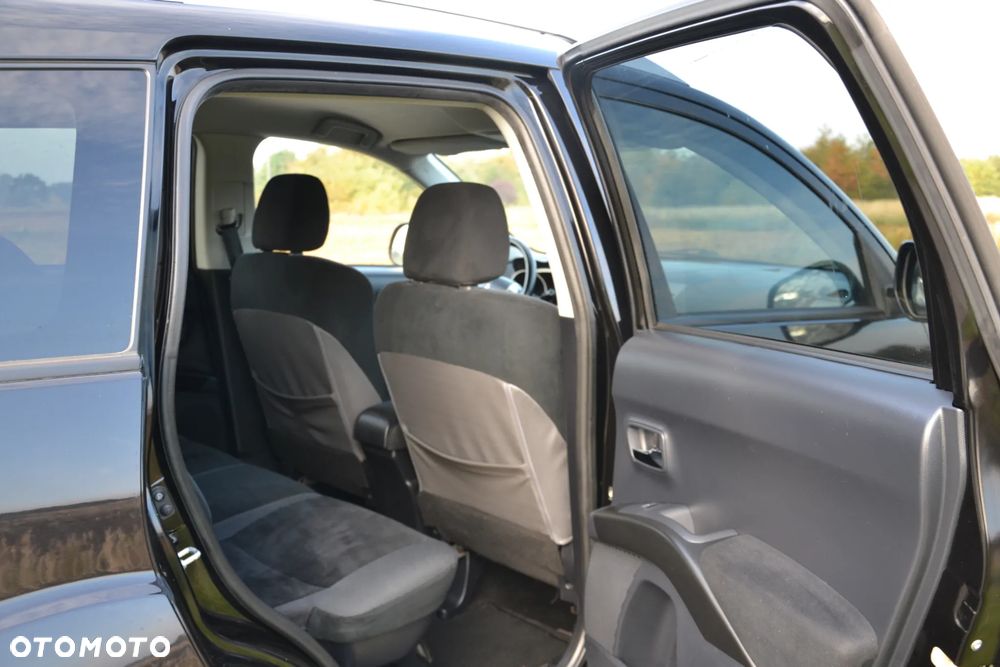 Mitsubishi Outlander 2.4 Invite 2WD - 19
