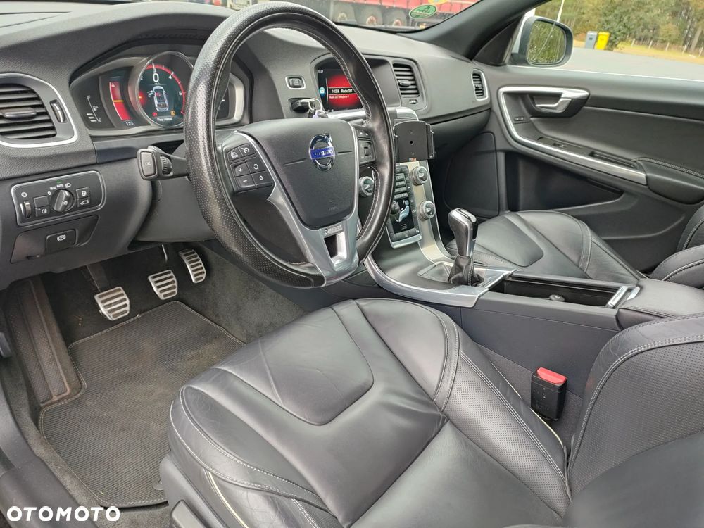 Volvo V60 D3 R-Design - 13