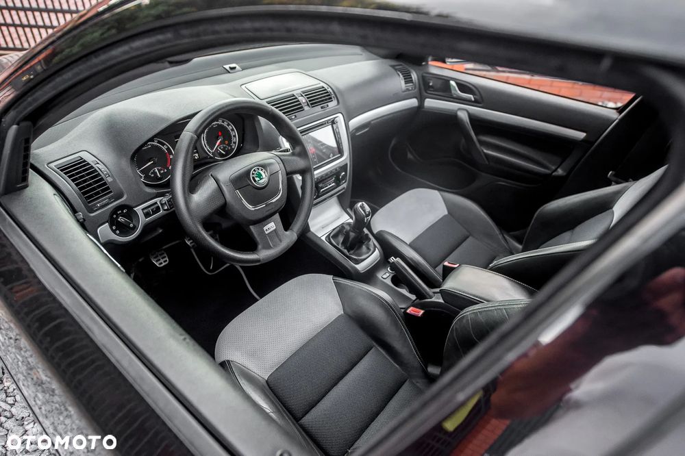 Skoda Octavia 2.0 TSI RS - 16