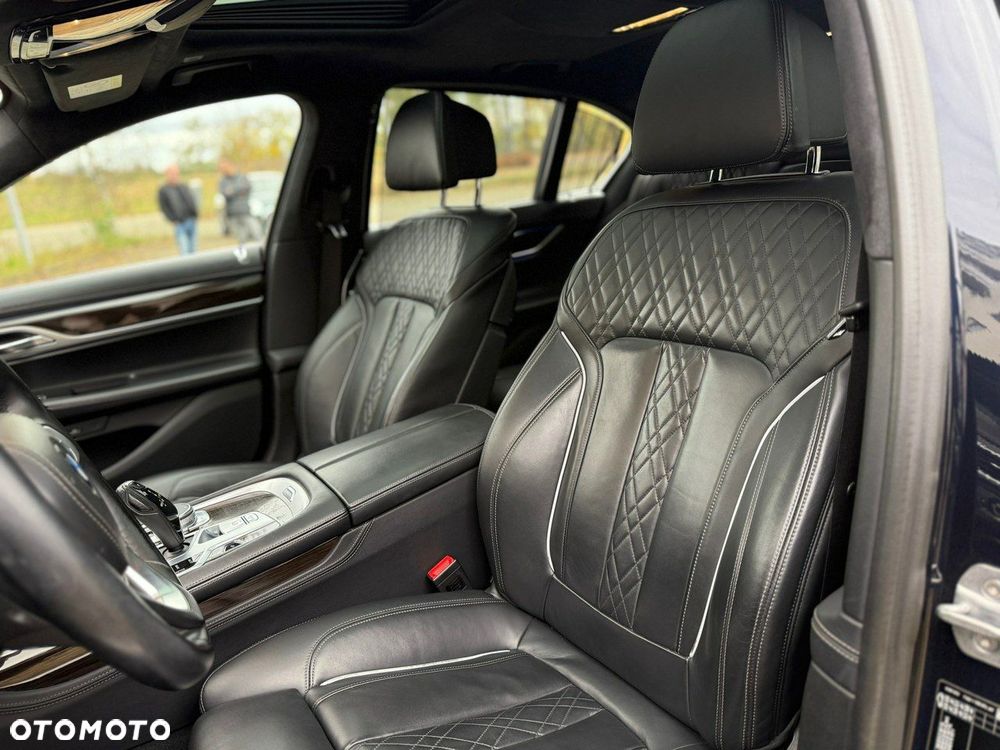 BMW Seria 7 750i xDrive sport - 23