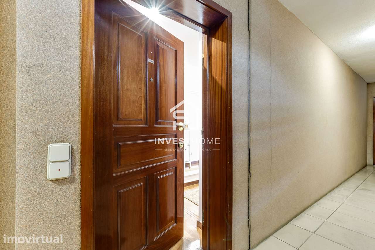 Apartamento T2 | Boas áreas | Varanda | 2 Lugares Garagem - Grande imagem: 4/39