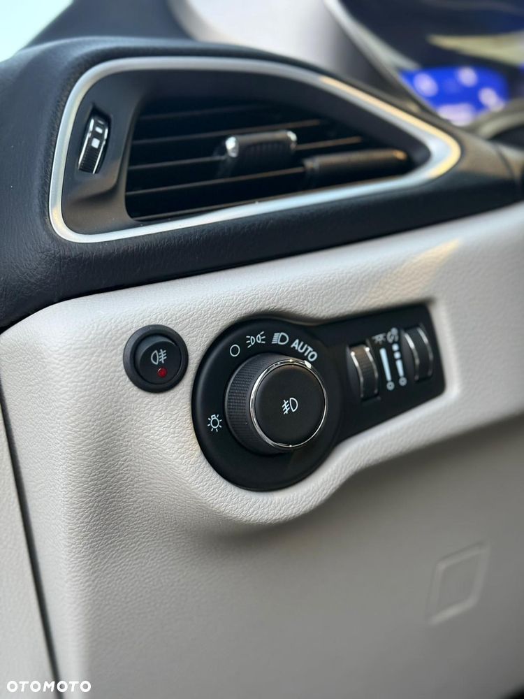 Chrysler Pacifica - 20