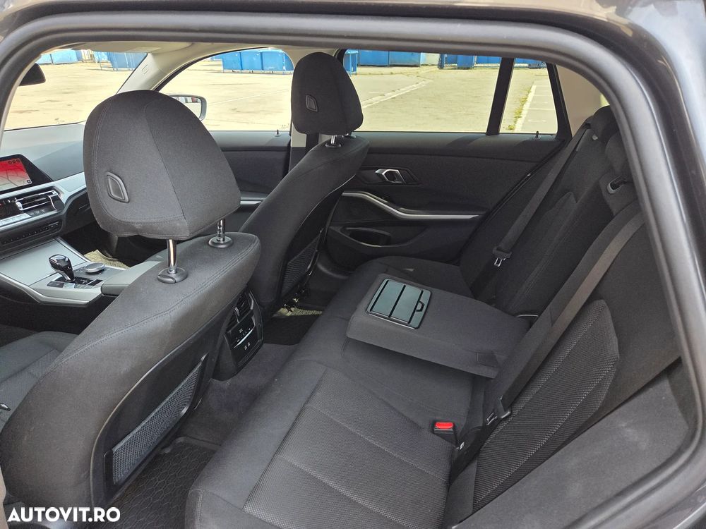 BMW Seria 3 320d Aut. - 12