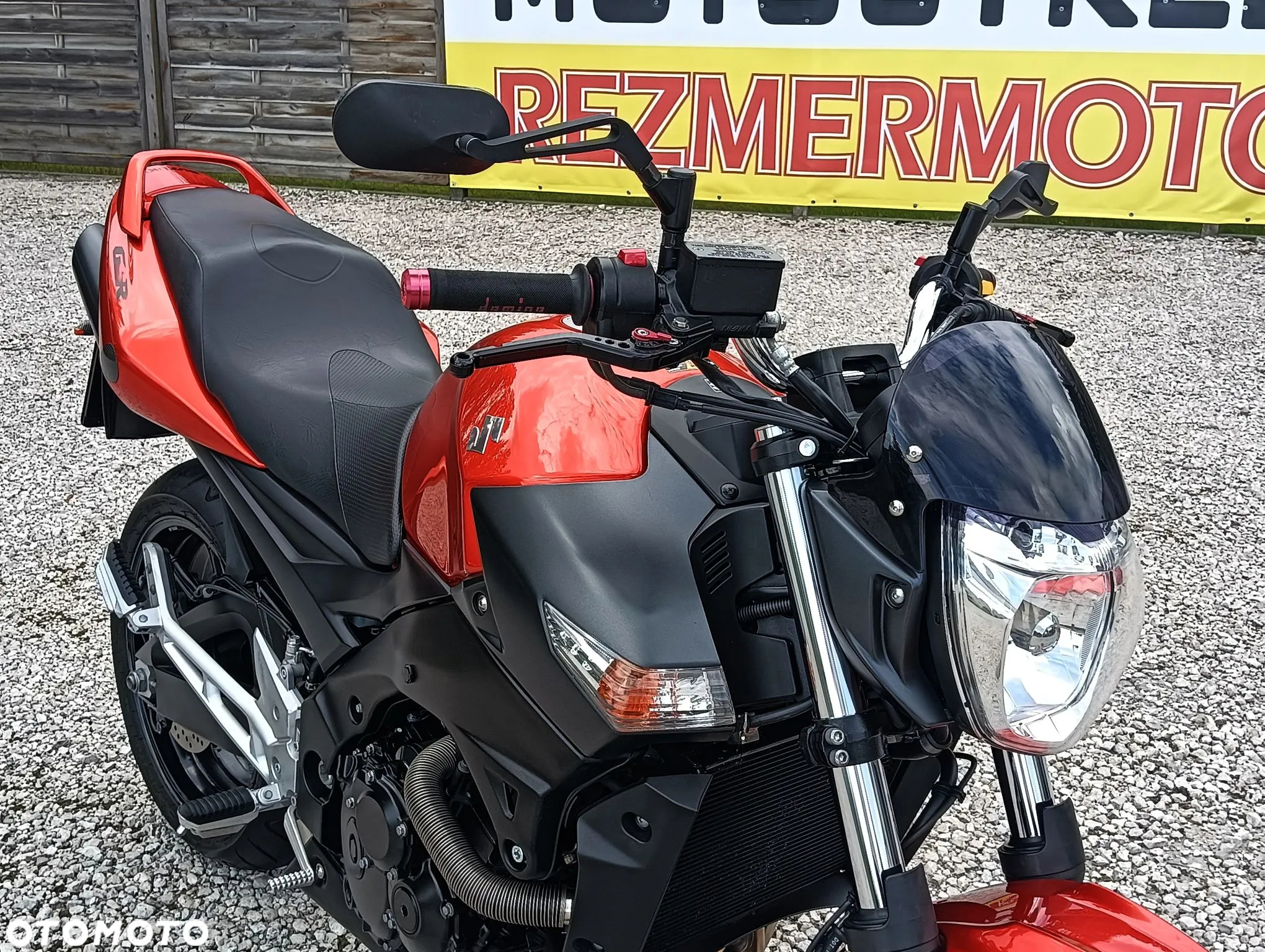 Suzuki GSR - 22