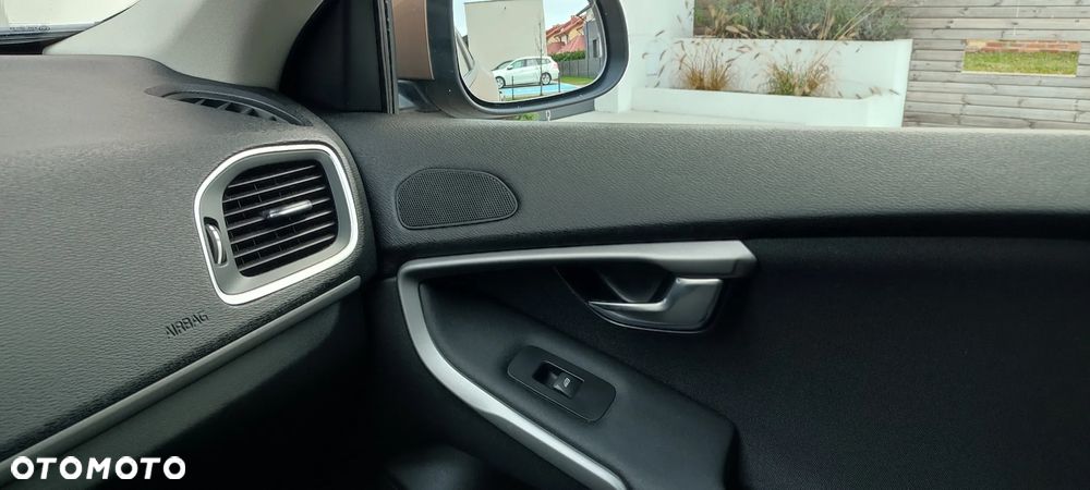 Volvo V40 D2 Kinetic - 22