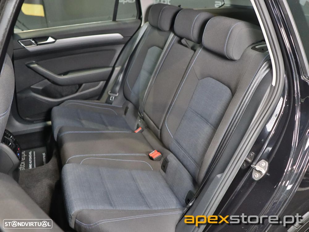 VW Passat Variant - 11