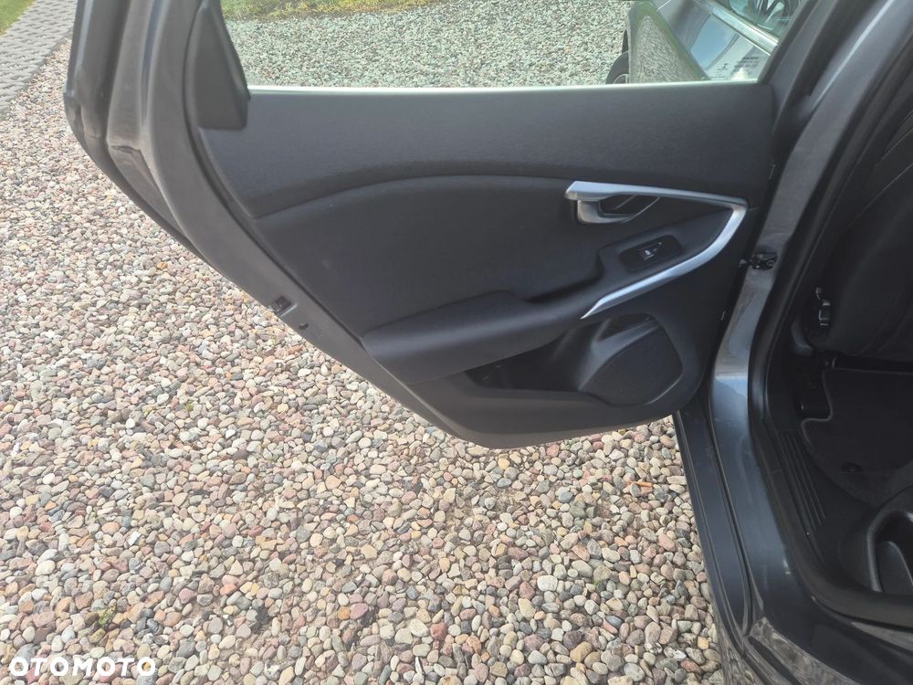 Volvo V40 D4 Summum - 17