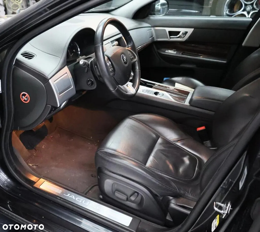 Jaguar XF 2.2 D Luxury - 6