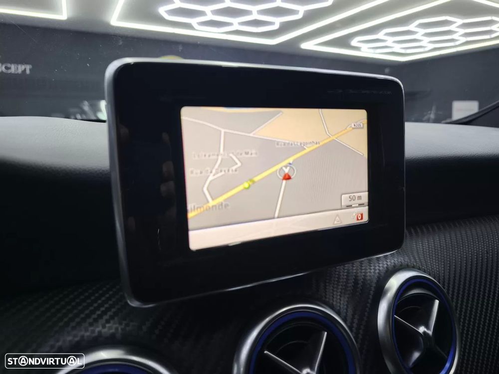 Mercedes-Benz A 180 d AMG Line - 29