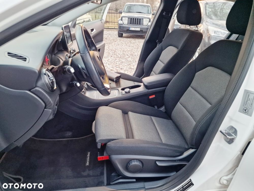 Mercedes-Benz GLA - 30