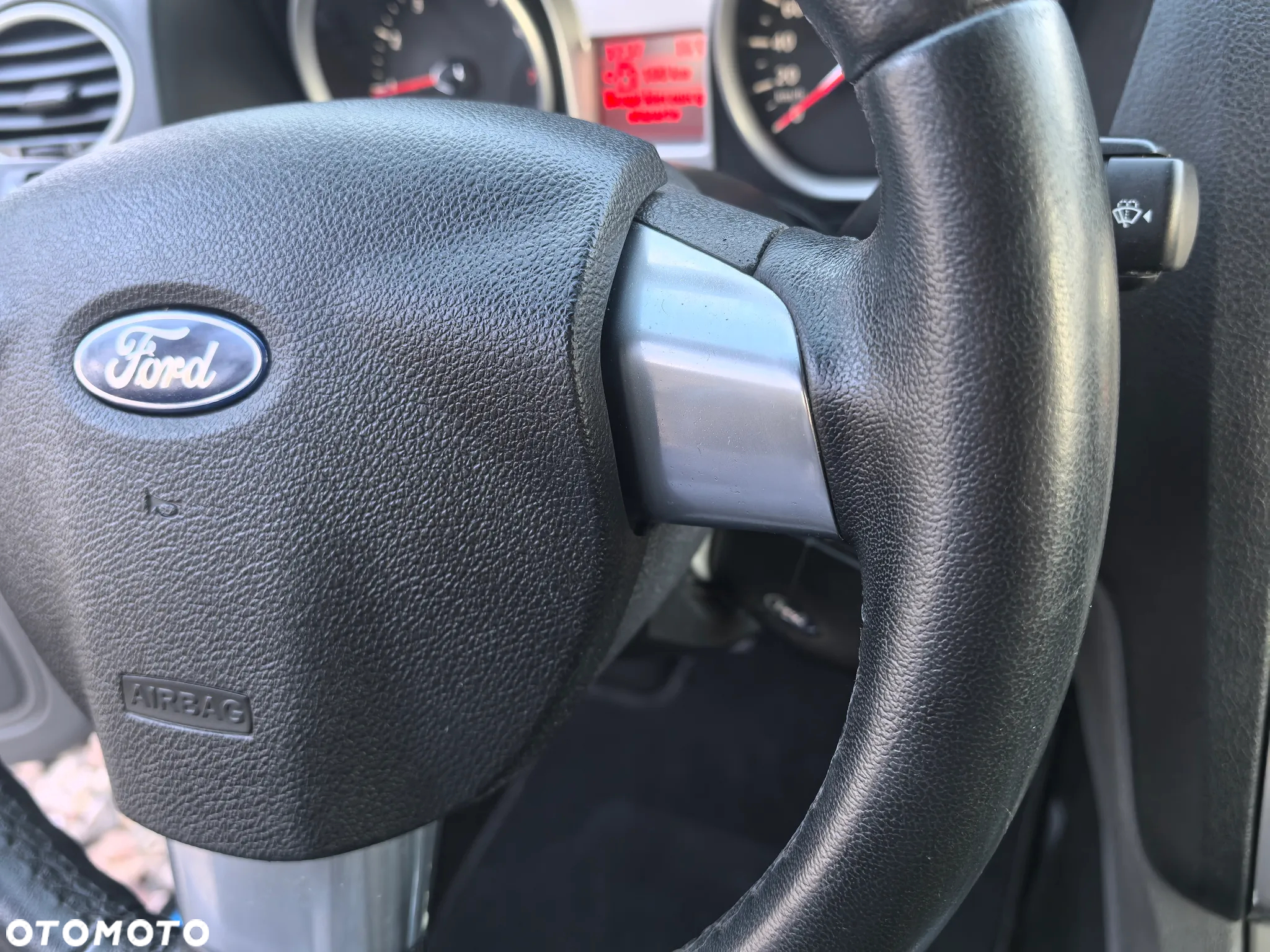 Ford Focus 1.6 16V Style+ - 30