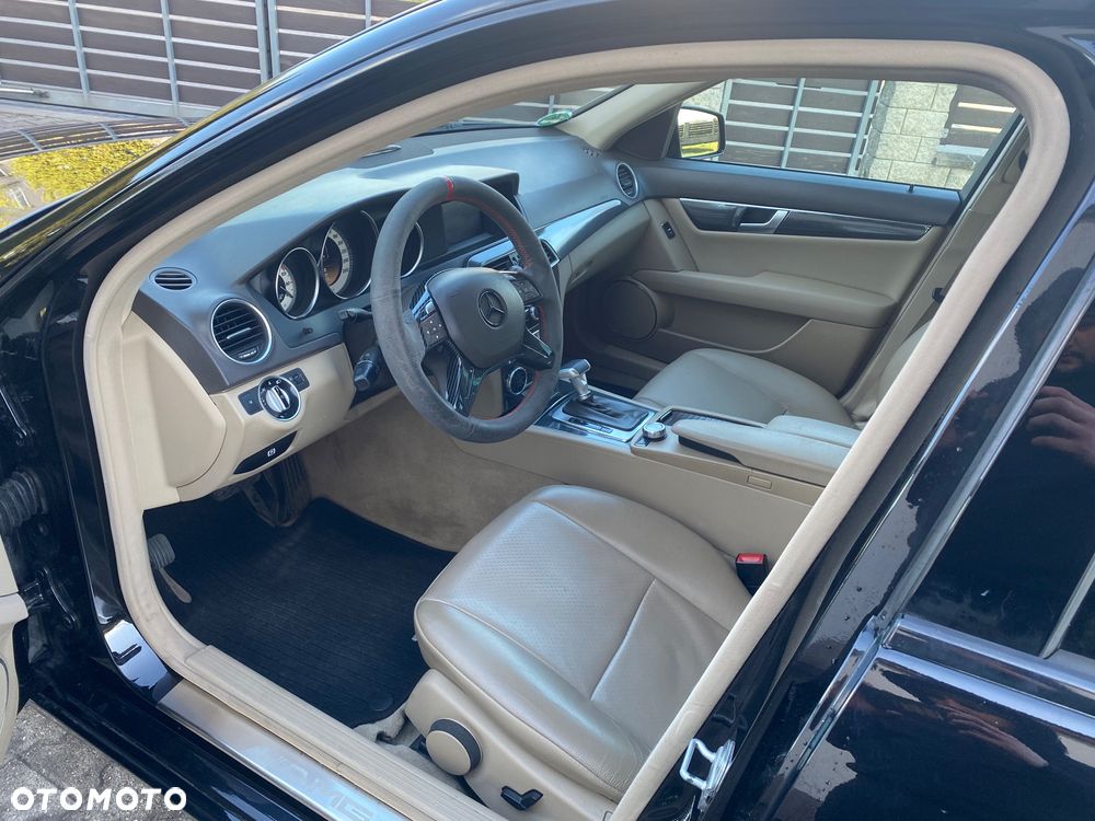 Mercedes-Benz Klasa C 180 CGI Automatik BlueEFFICIENCY Avantgarde - 13