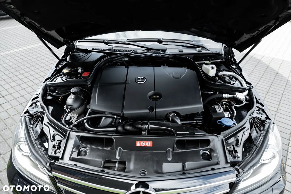 Mercedes-Benz Klasa C 250 CDI DPF Automatik BlueEFFICIENCY Special Edition - 36