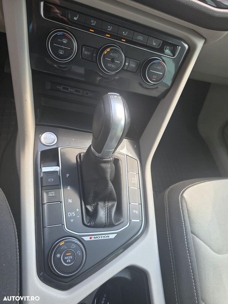 Volkswagen Tiguan - 11