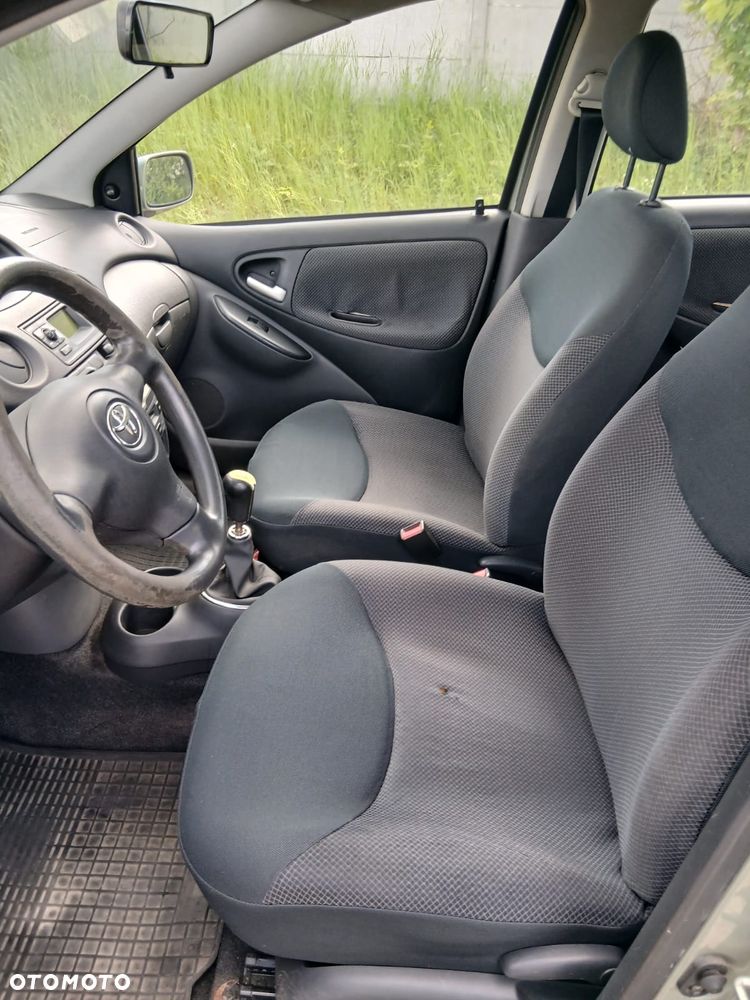 Toyota Yaris 1.0 Terra - 11