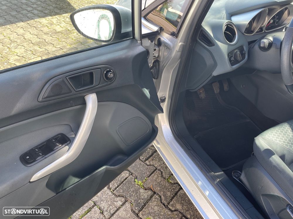 Ford Fiesta 1.25 Titanium - 25