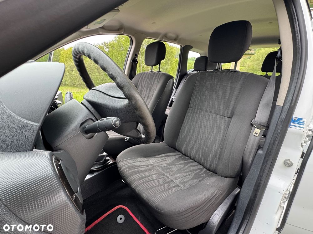 Dacia Duster 1.6 16V 4x4 Ambiance - 25