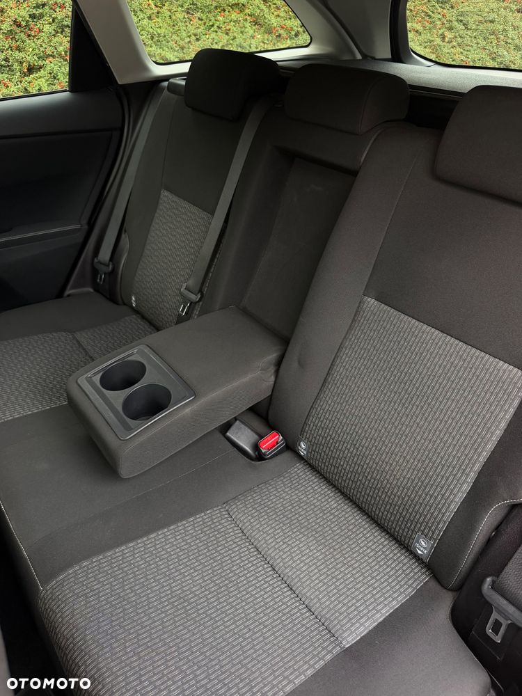 Toyota Auris 2.0 D-4D Premium Comfort - 19