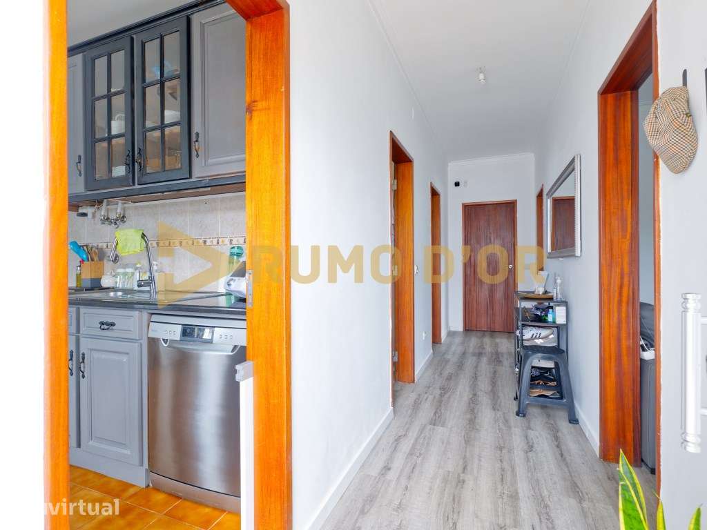 Moradia T2 Térrea Carregado com 155 m² de Logradouro - Grande imagem: 2/33