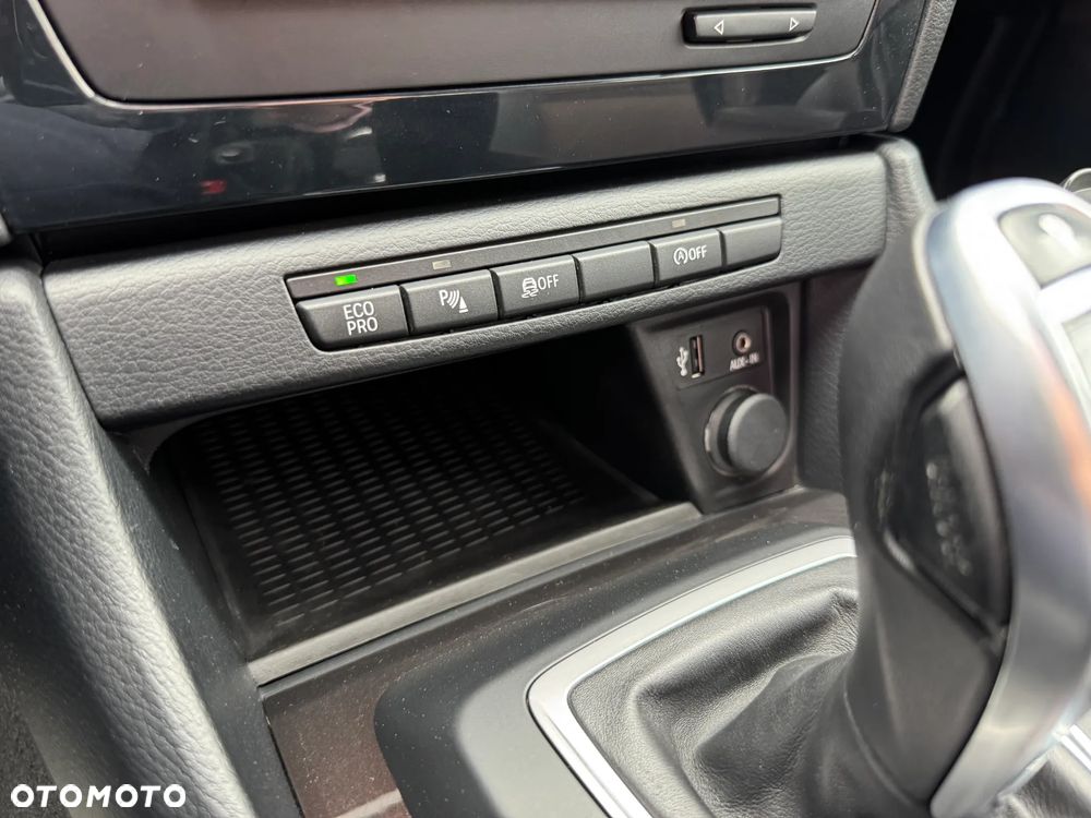 BMW X1 sDrive18d xLine - 27